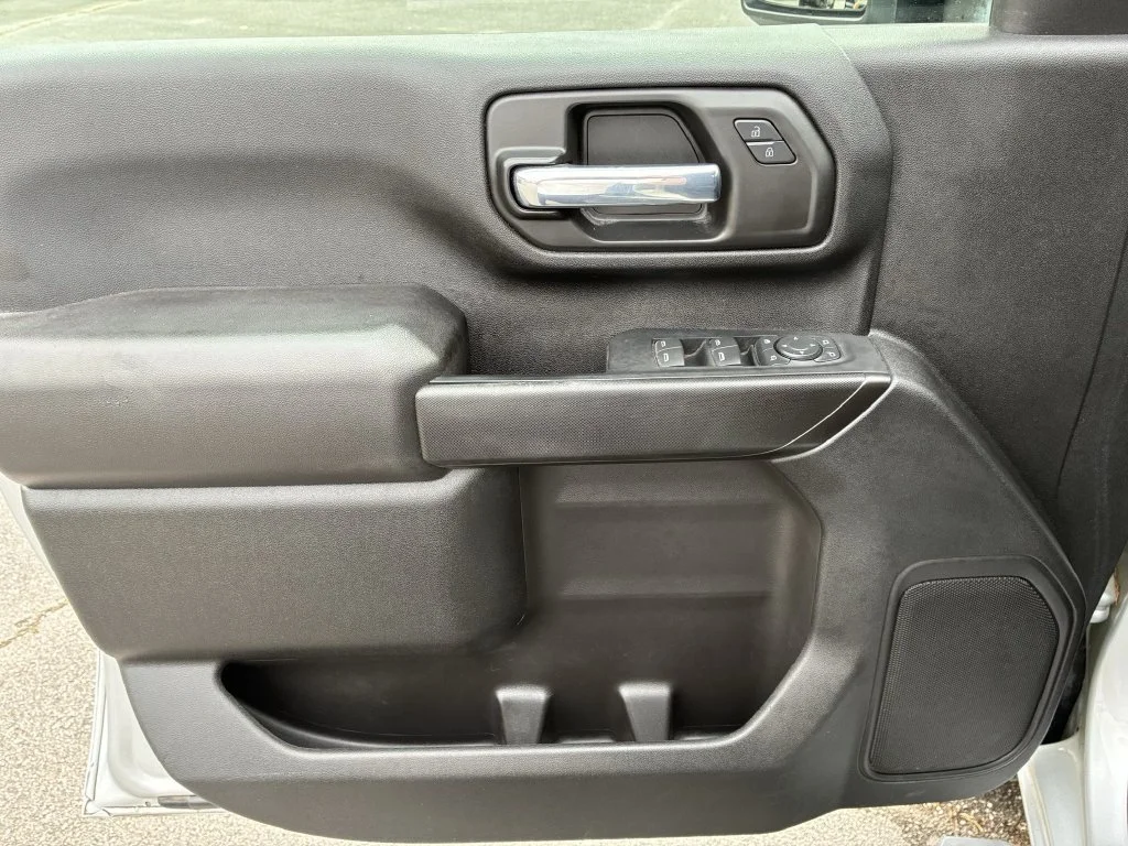 Used 2021 SILVER ICE METALLIC Chevrolet Custom image 15