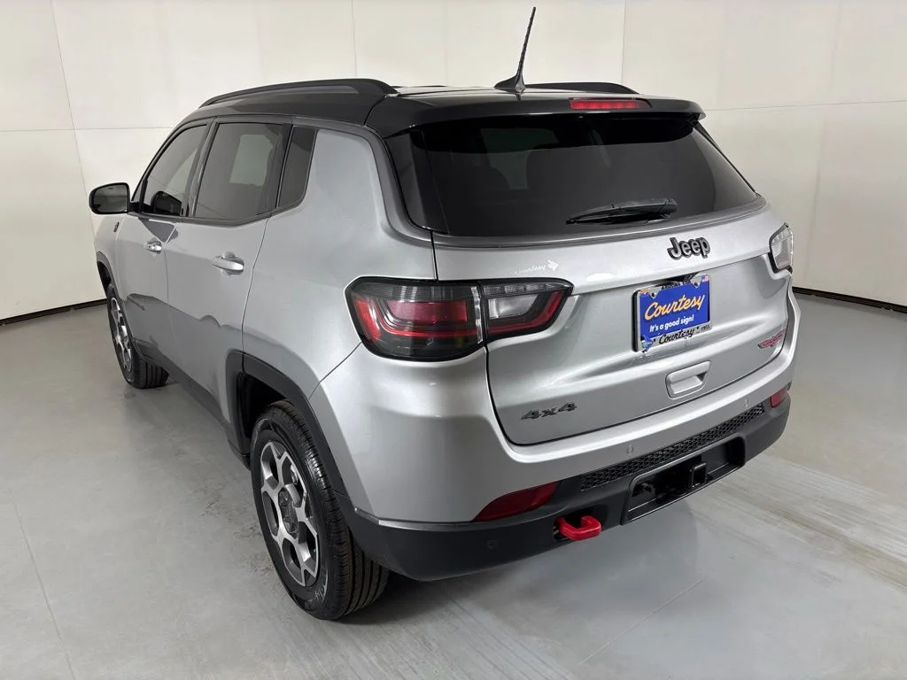 Used 2022 Silver Jeep Trailhawk image 6