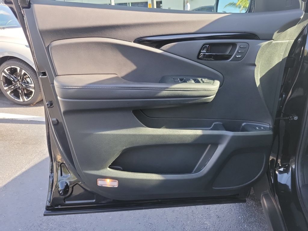 Used 2023  Honda Elite image 13