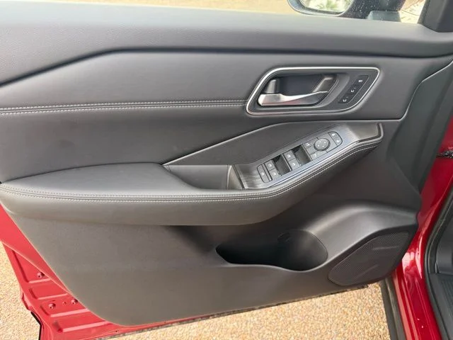 New 2026 Scarlet Ember Tintcoat Nissan Platinum image 9