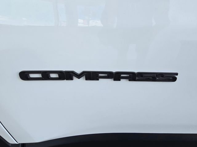 New 2026 Bright White Clearcoat Jeep Latitude image 24
