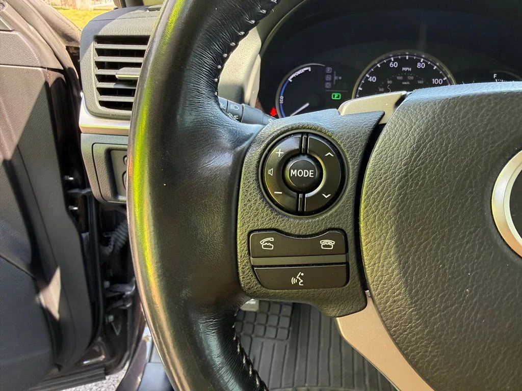 Used 2016 Pearl Lexus 200h image 11