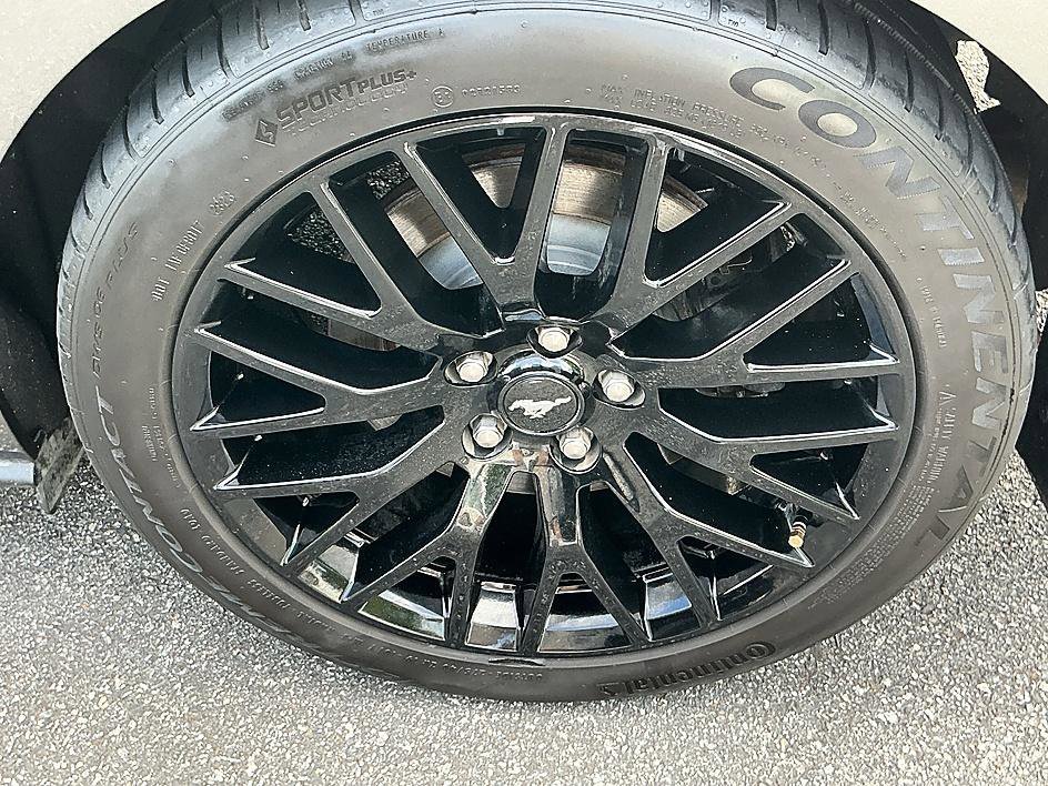Used 2019 Magnetic Ford GT image 10