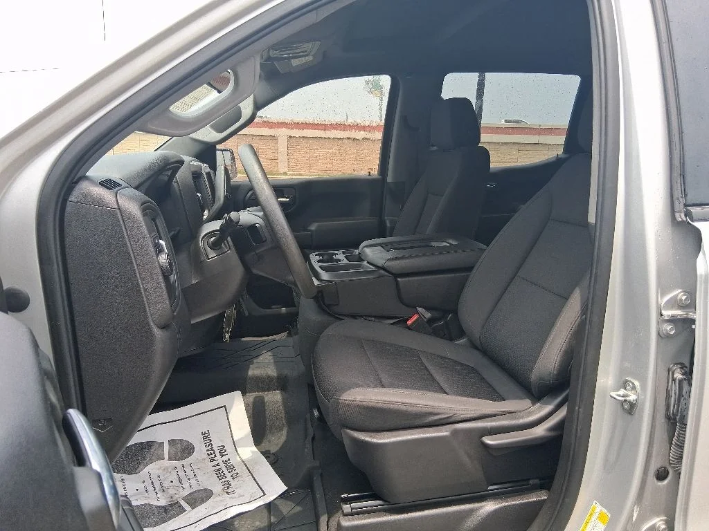 Used 2022 Silver Chevrolet Custom image 13