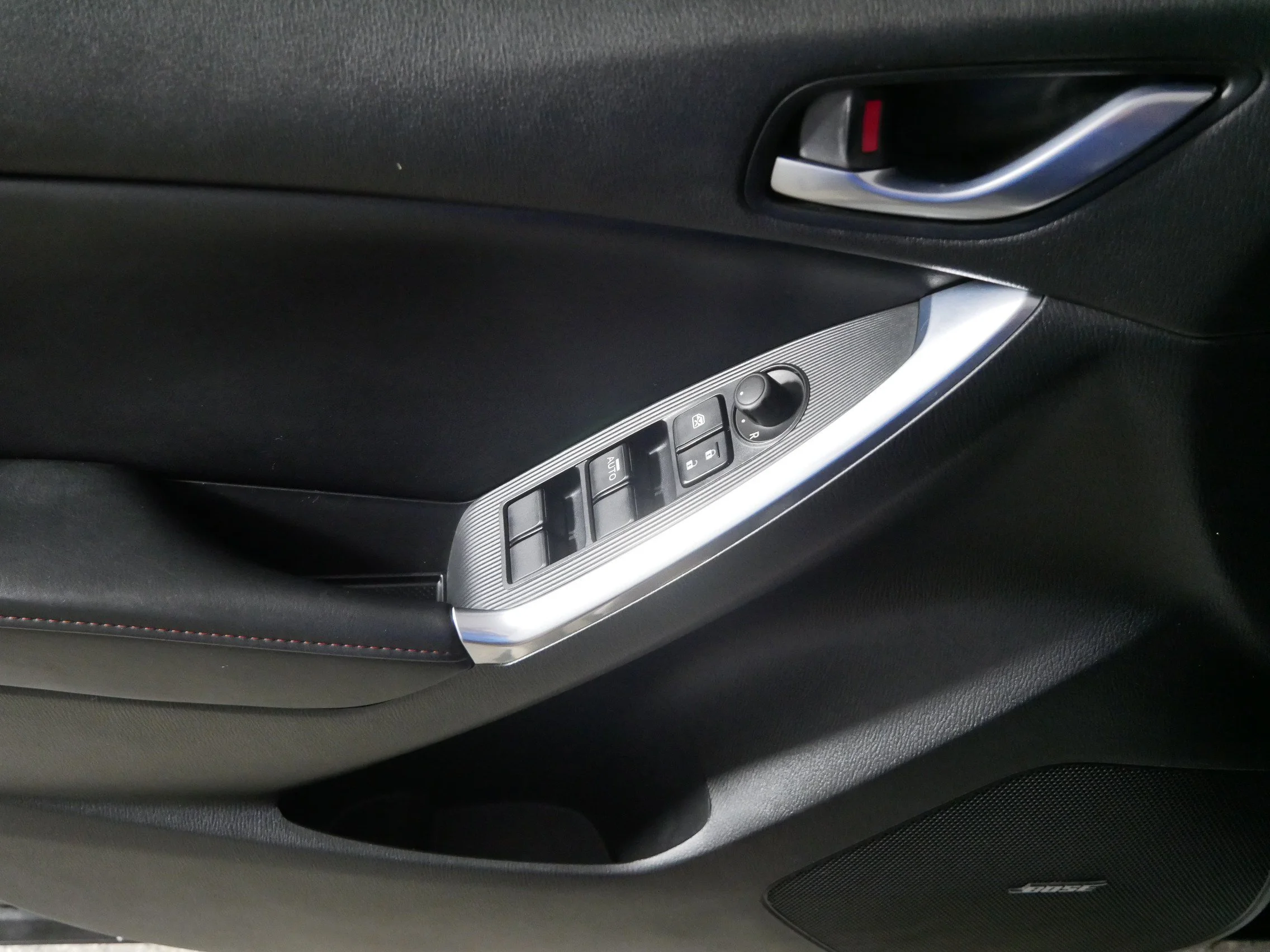 Used 2013 Liquid Silver Metallic Mazda Grand Touring image 19