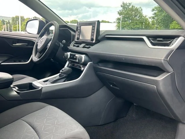Used 2020  Toyota XLE image 25