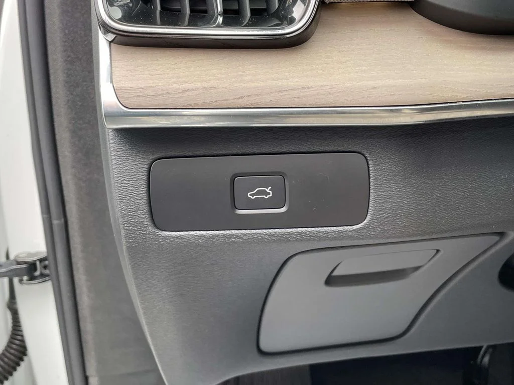 2026 Volvo XC90 Plus - Photo 9
