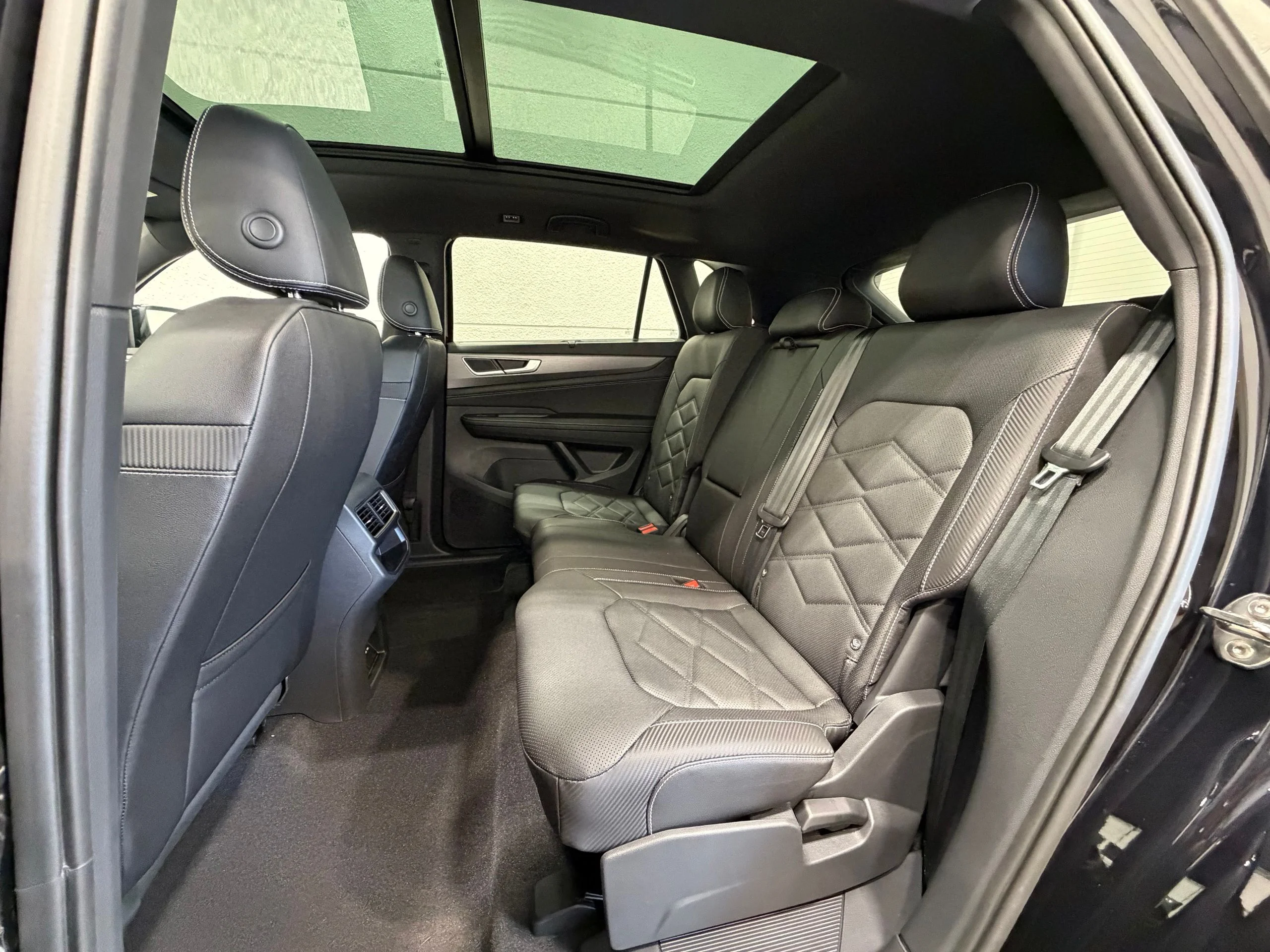 New 2026 Black Volkswagen 2.0T SE w/Technology image 22