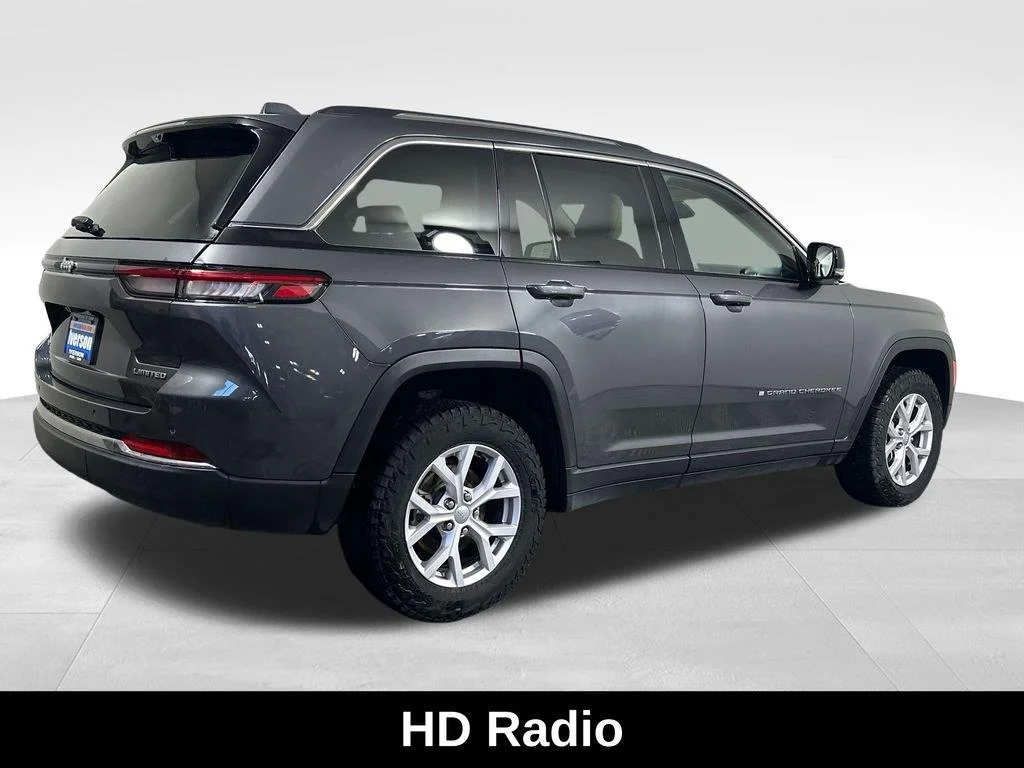 Used 2022 Baltic Gray Metallic Clearcoat Jeep Limited image 12