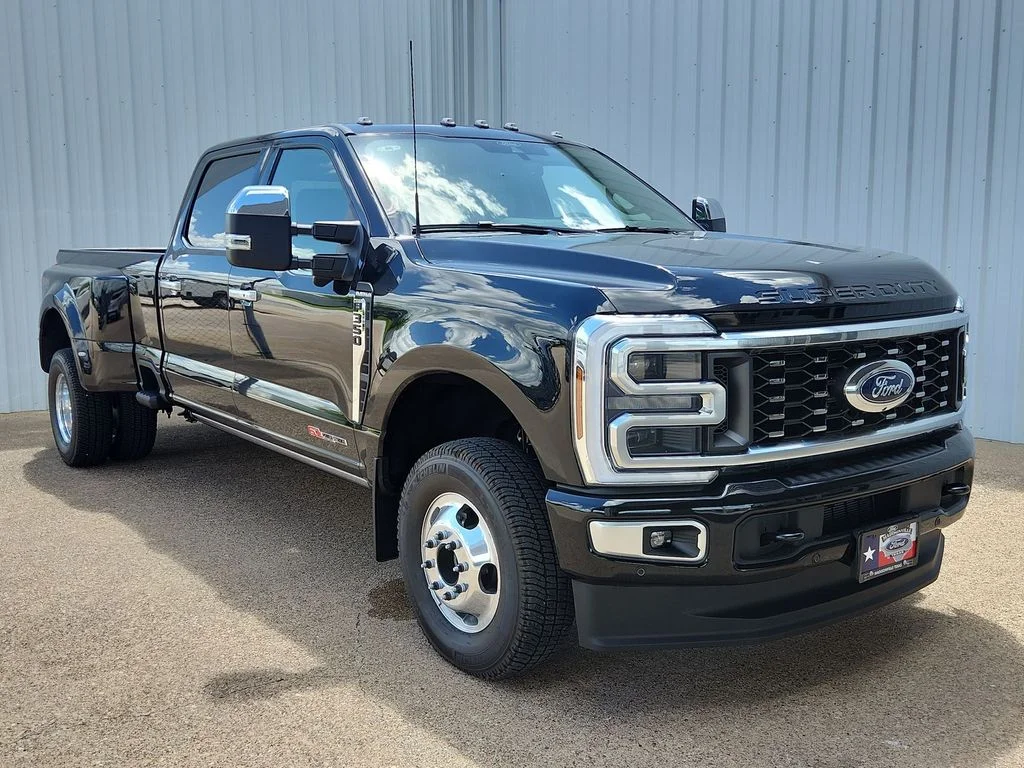 2026 Ford F-350 Platinum 4x4 Crew Cab 8' Box DRW's photo