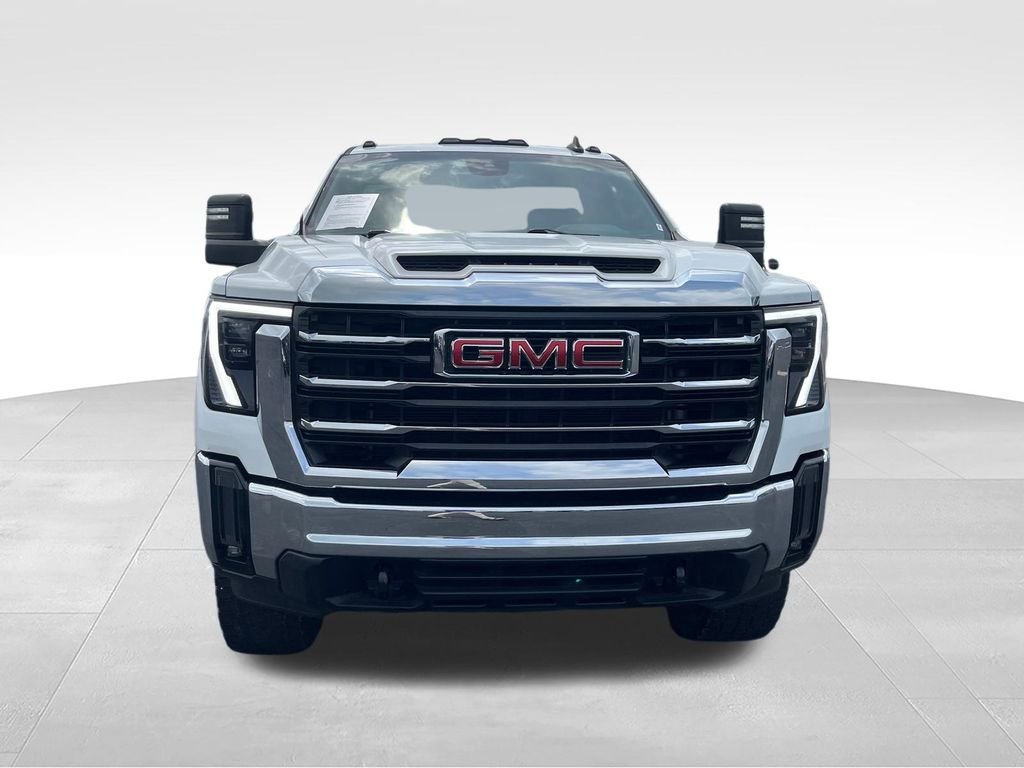 Used 2024 White GMC SLE image 8