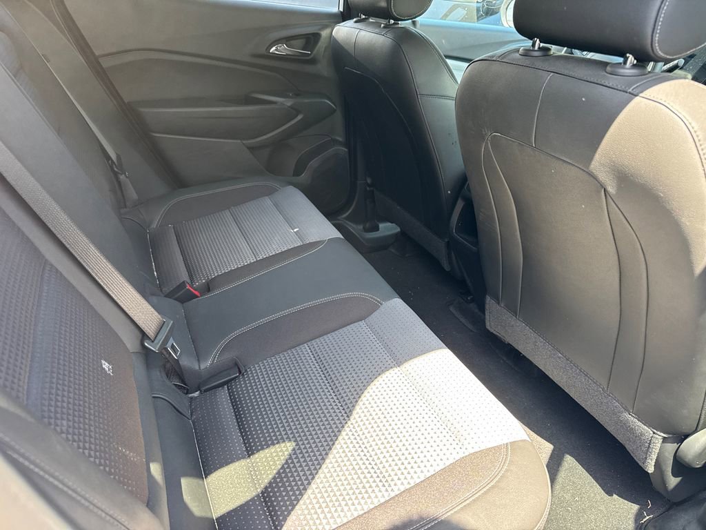 Used 2024 Summit White Chevrolet LT image 13