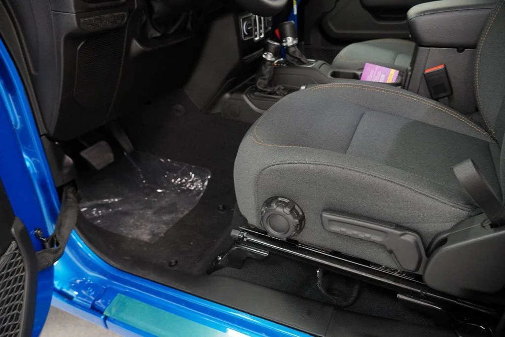 New 2026 Hydro Blue Pearl-Coat Exterior Paint Jeep Sport S image 28