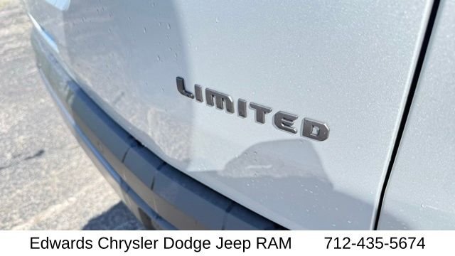 New 2026 Silver Zynith Clear-Coat Exterior Paint Jeep Limited image 12