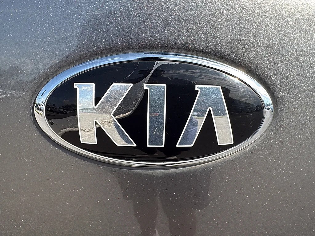 Used 2019 Titanium Gray Kia  image 11