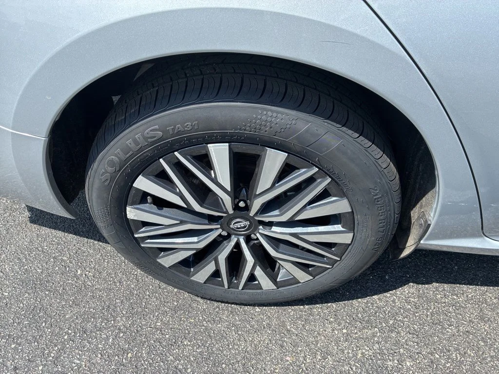 Certified Used 2024 Silver Nissan 2.5 SV image 10