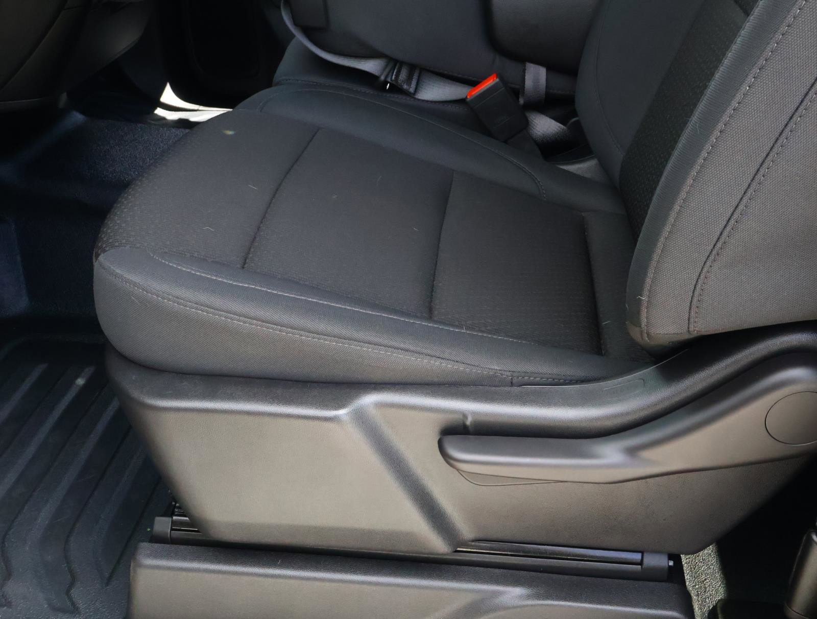 Used 2025 Obsidian Black Metallic Mercedes-Benz C 300 image 34