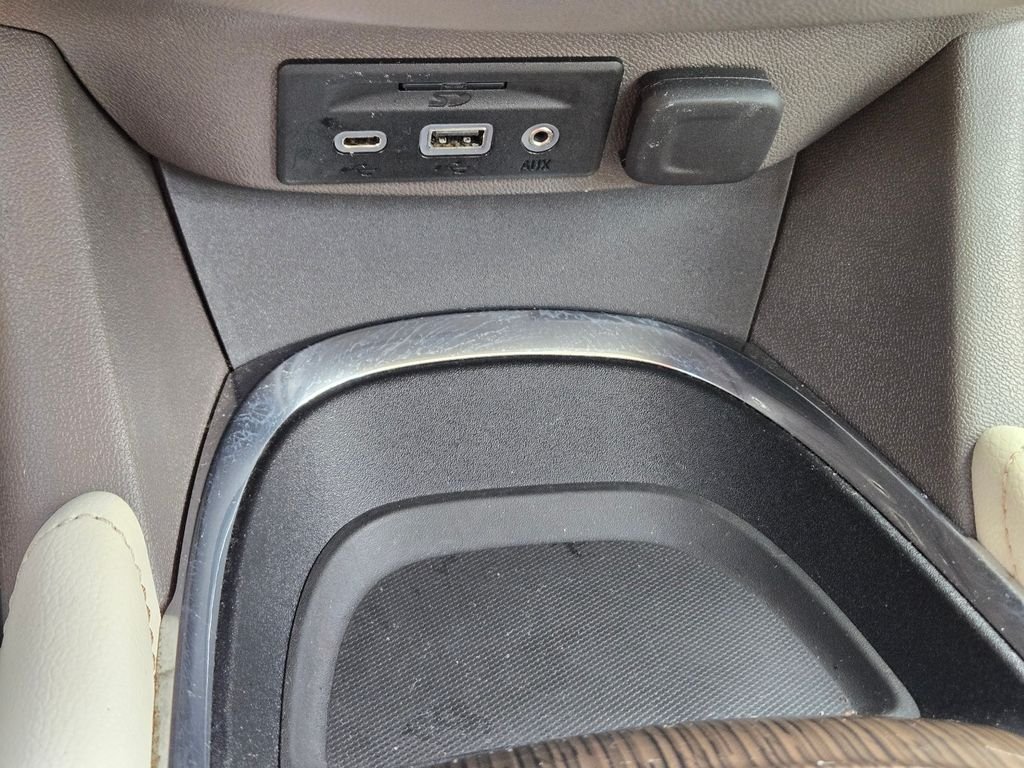 Used 2020 White Chevrolet Premier image 29