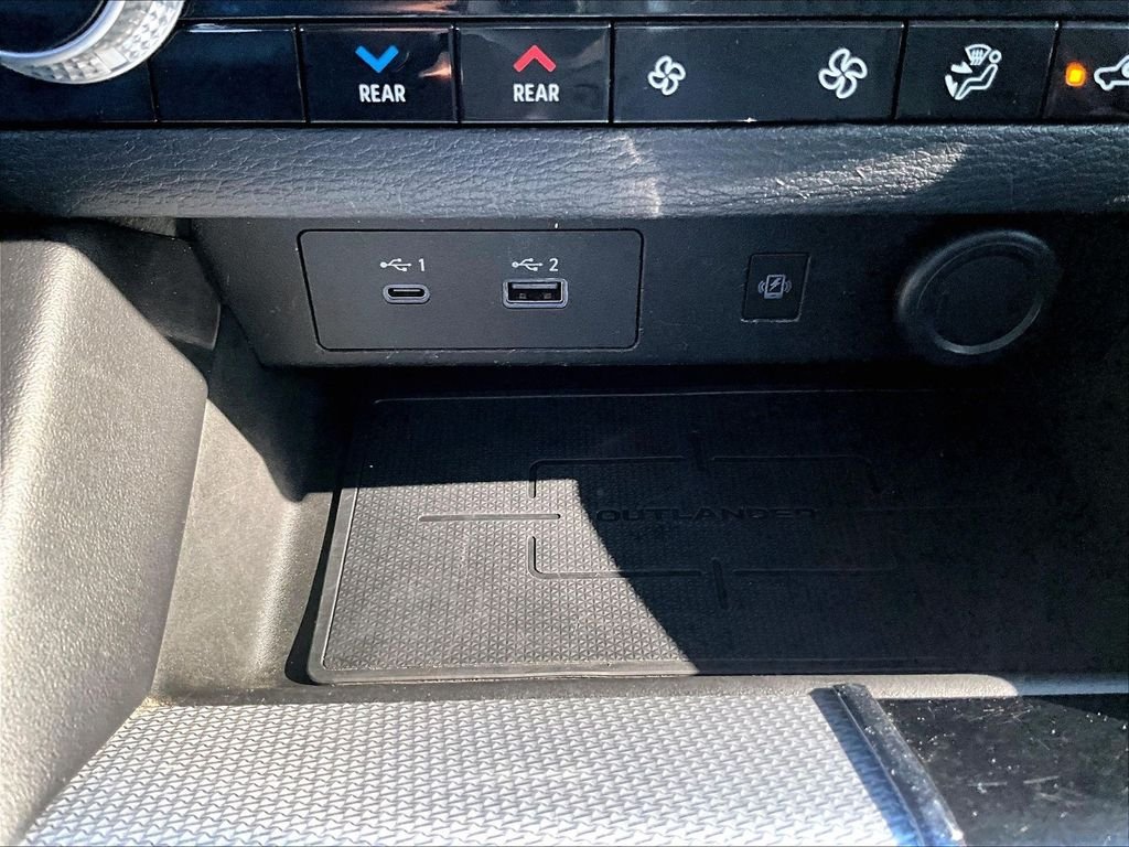 Used 2022 Black Mitsubishi SEL image 28
