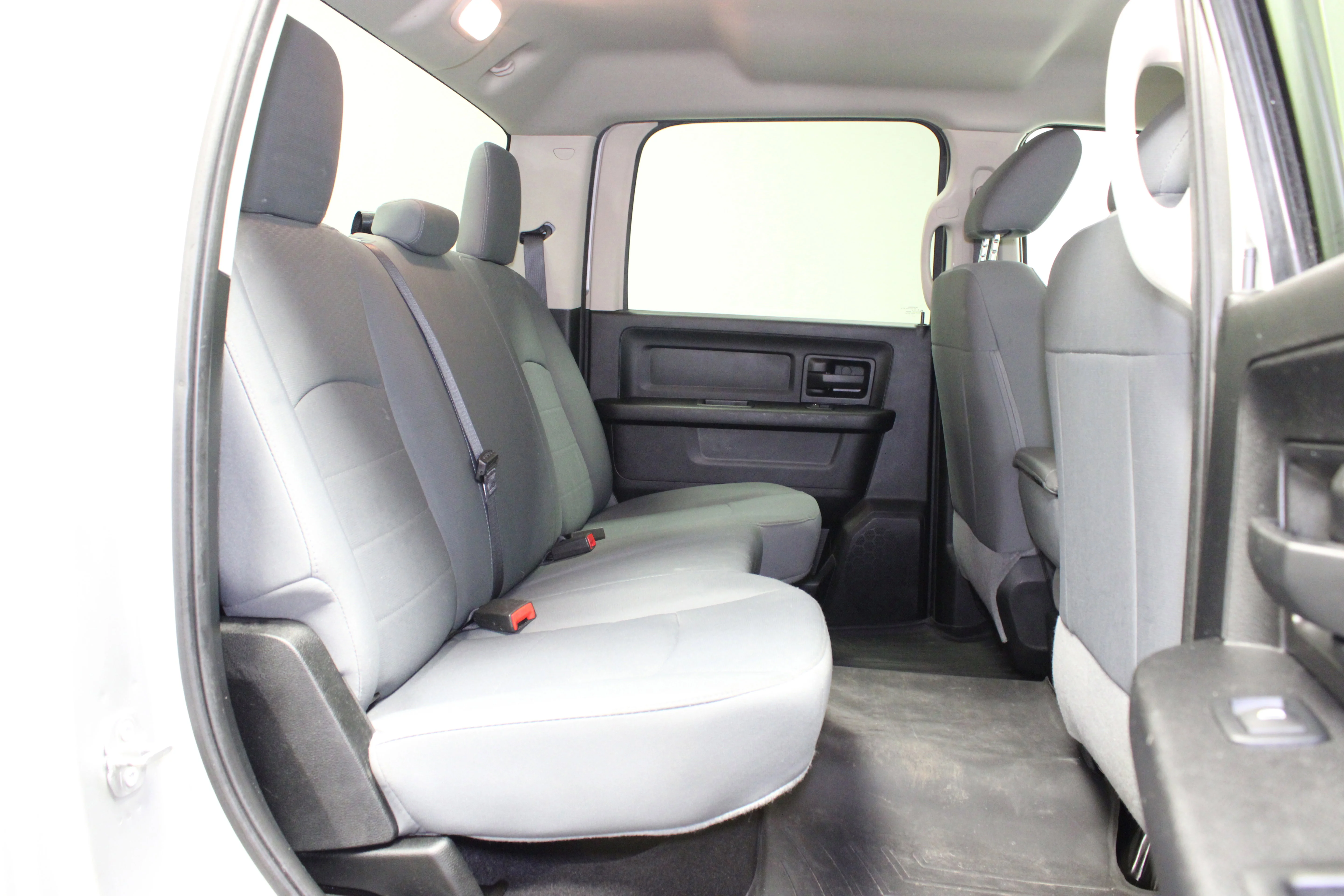 Used 2018 Bright Silver Clearcoat Metallic Ram Tradesman image 18