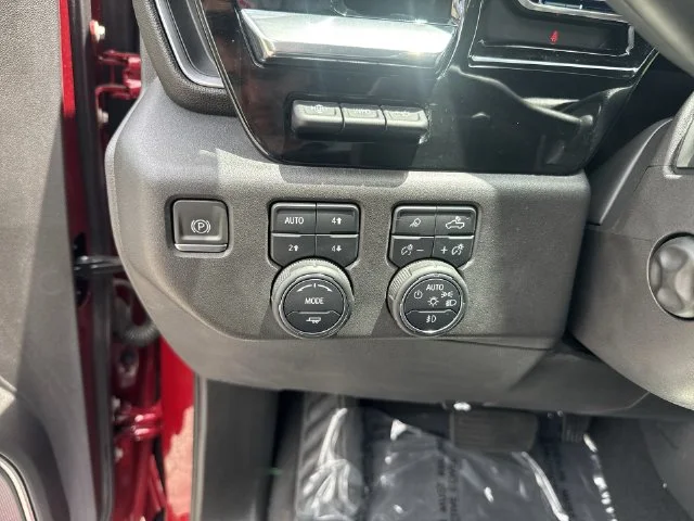 Used 2022  Chevrolet High Country image 25