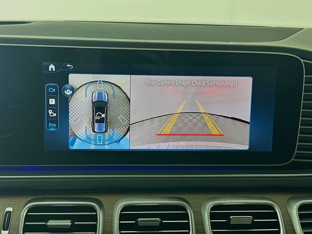 New 2026 MANUFAKTUR Moonlight White Metallic Mercedes-Benz GLS 580 image 47