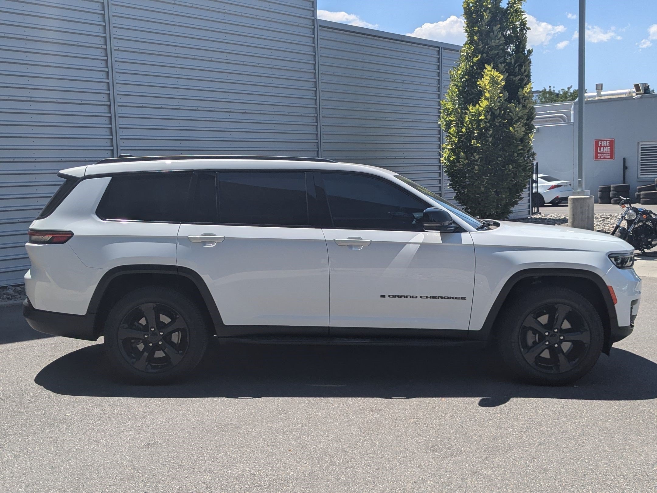 Used 2021 Bright White Clearcoat Jeep Altitude image 4