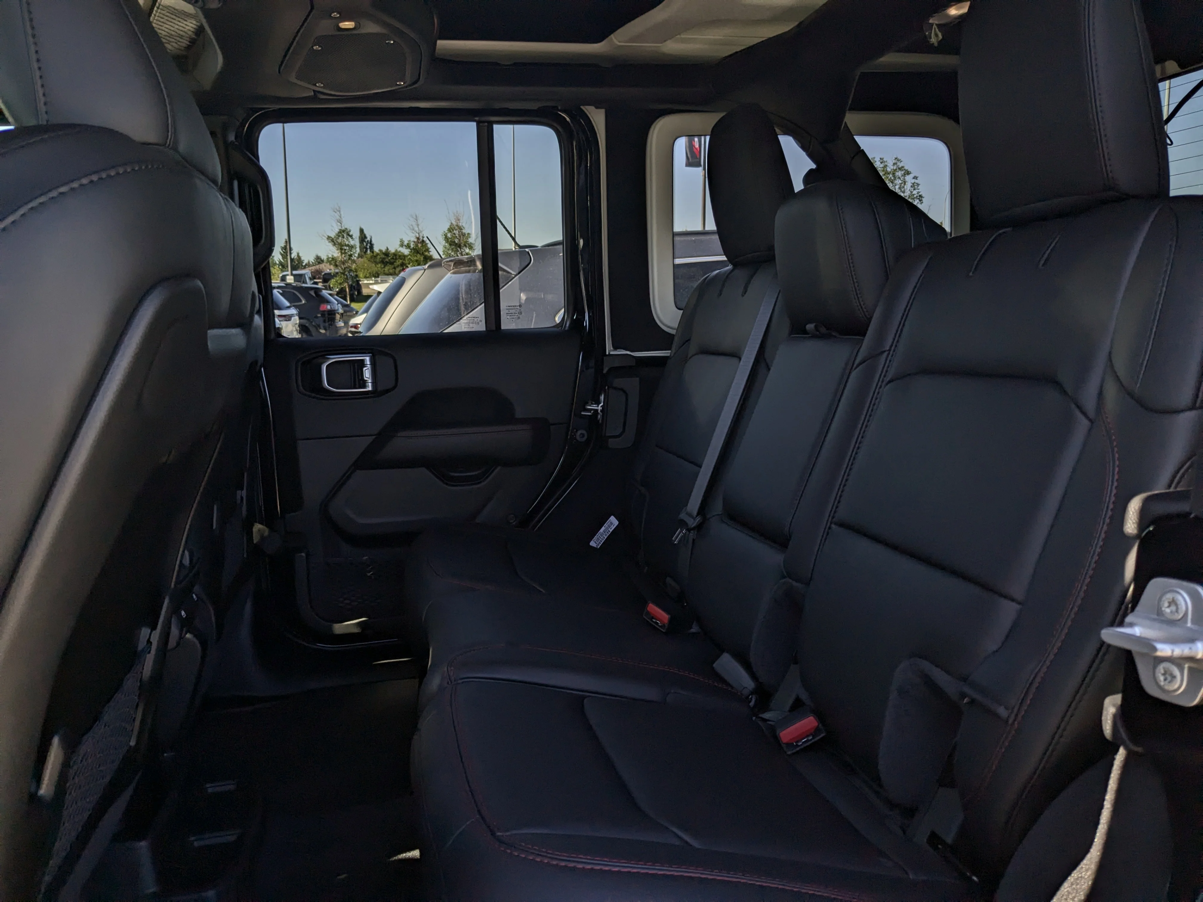 New 2025 Black Jeep Rubicon X - - 35 INCH A/T TIRES - Trailer Tow Group - Offroad Cam - Nappa leather seats & Tons More! image 27