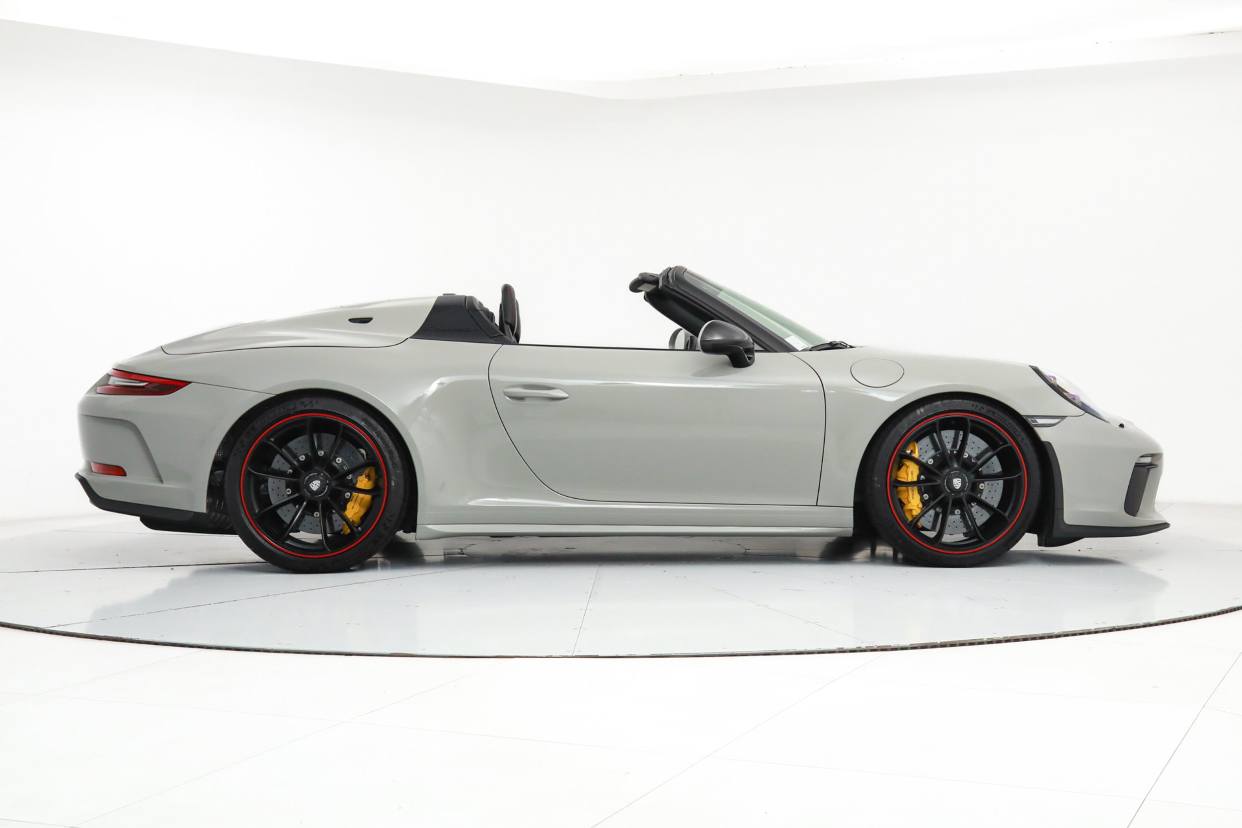 Used 2019 Chalk Porsche Speedster image 7