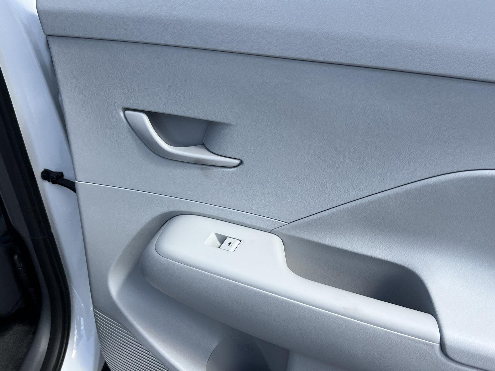 2026 Hyundai Kona SE - Photo 22