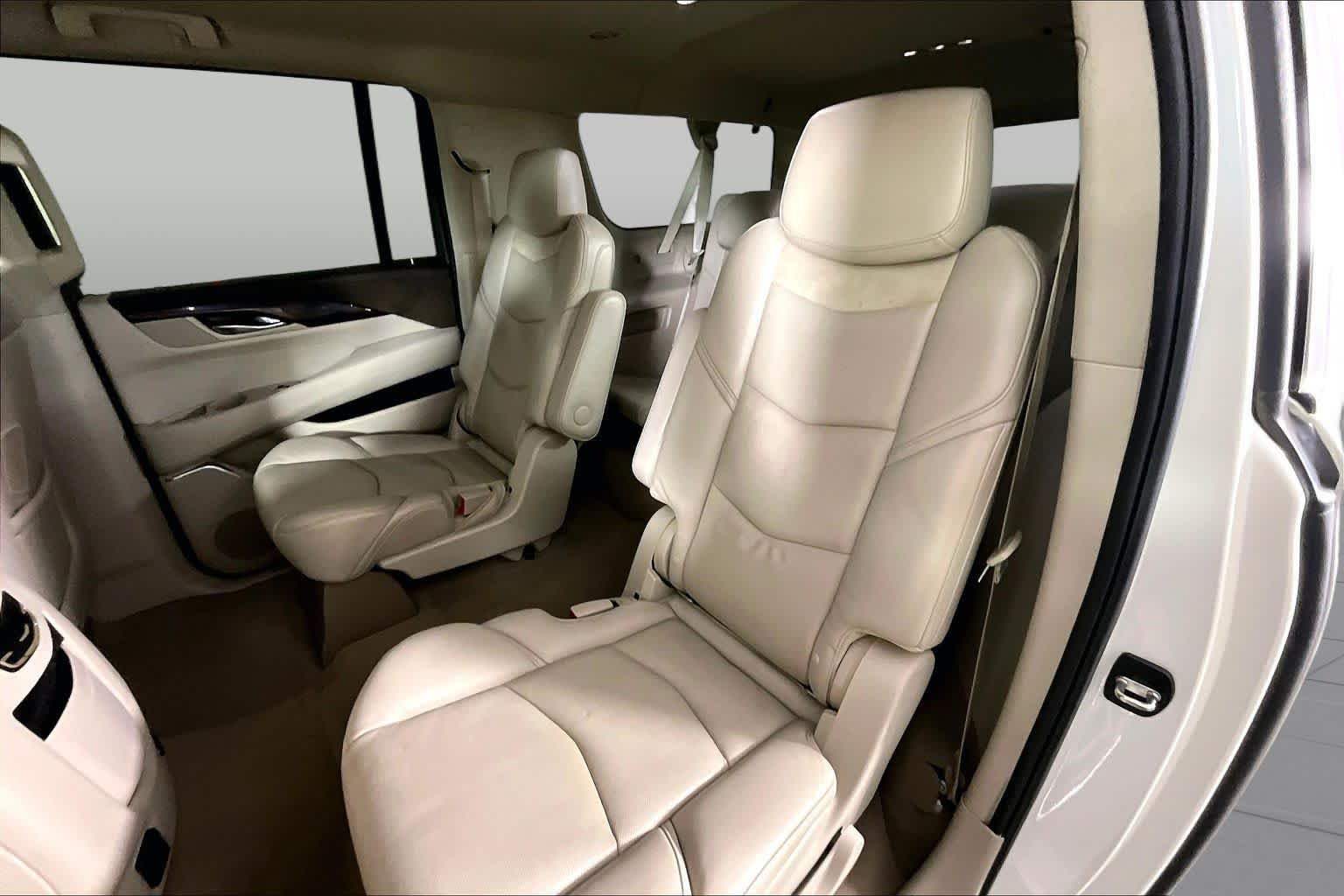 Used 2015 White Diamond Tricoat Cadillac Standard image 18