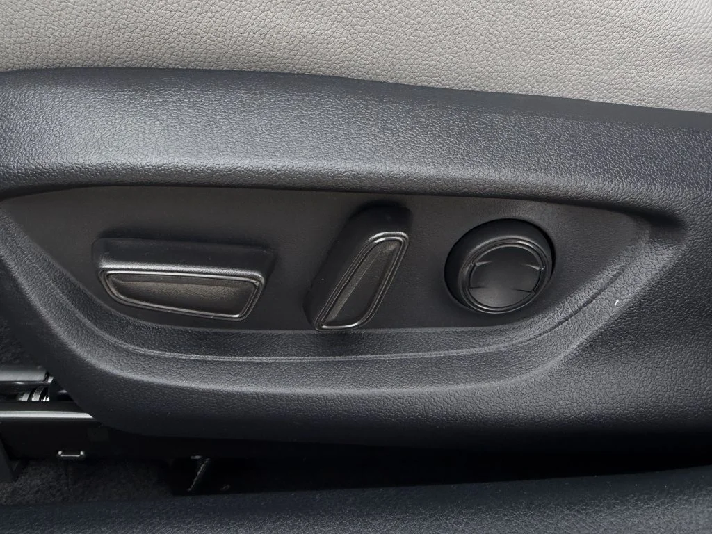 Used 2025  Toyota SE image 28
