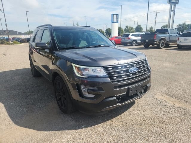 Used 2017 Magnetic Ford XLT image 3