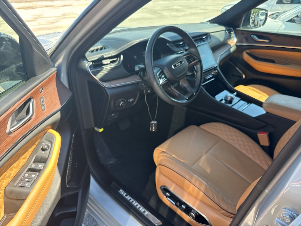 Used 2025 Sil Jeep Summit image 4