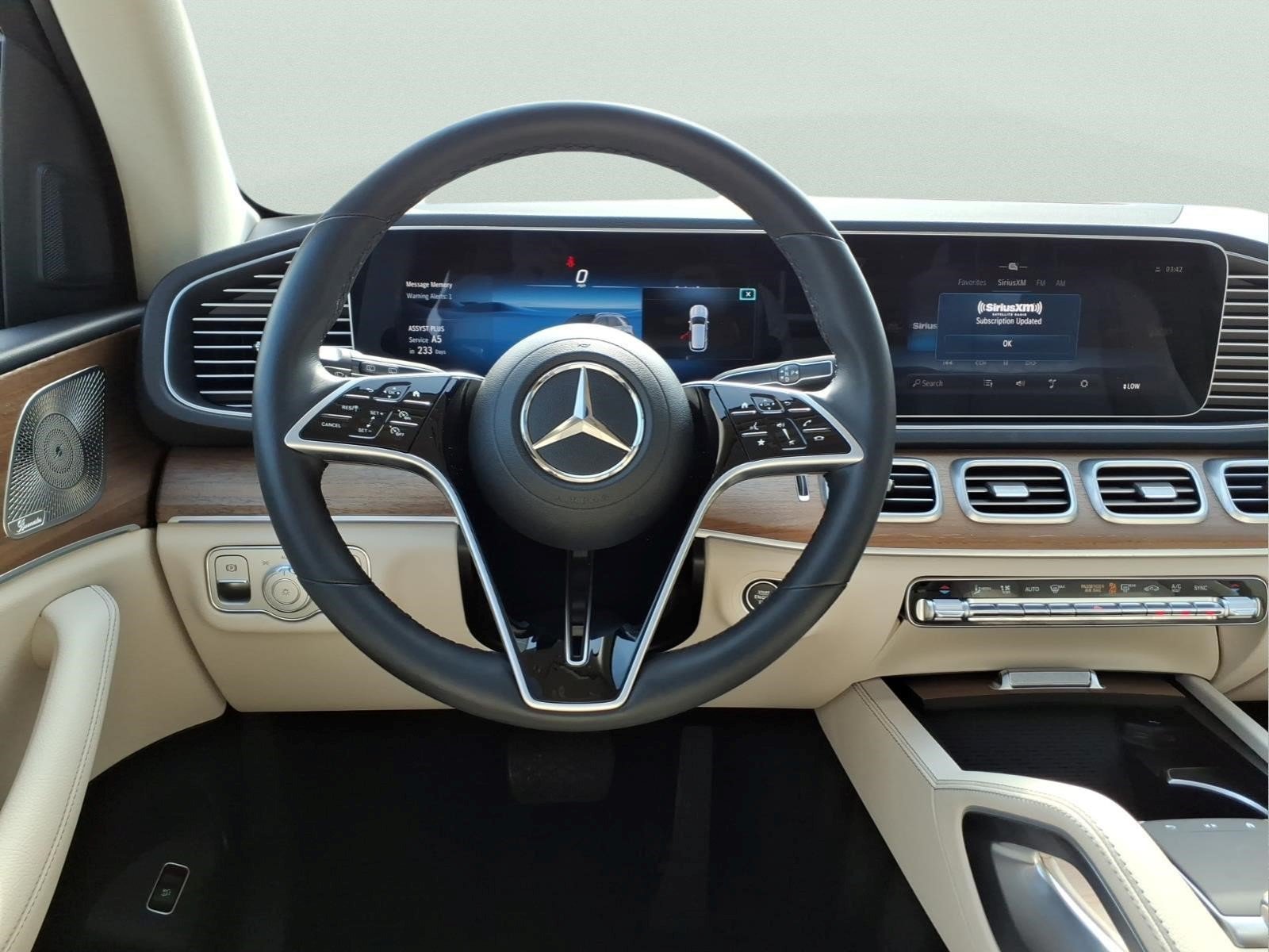 Certified Used 2024 Black Mercedes-Benz GLE 350 4MATIC® SUV image 13