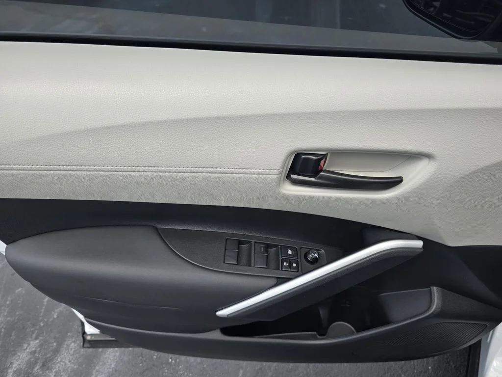 Used 2026 Off-white Toyota L image 18