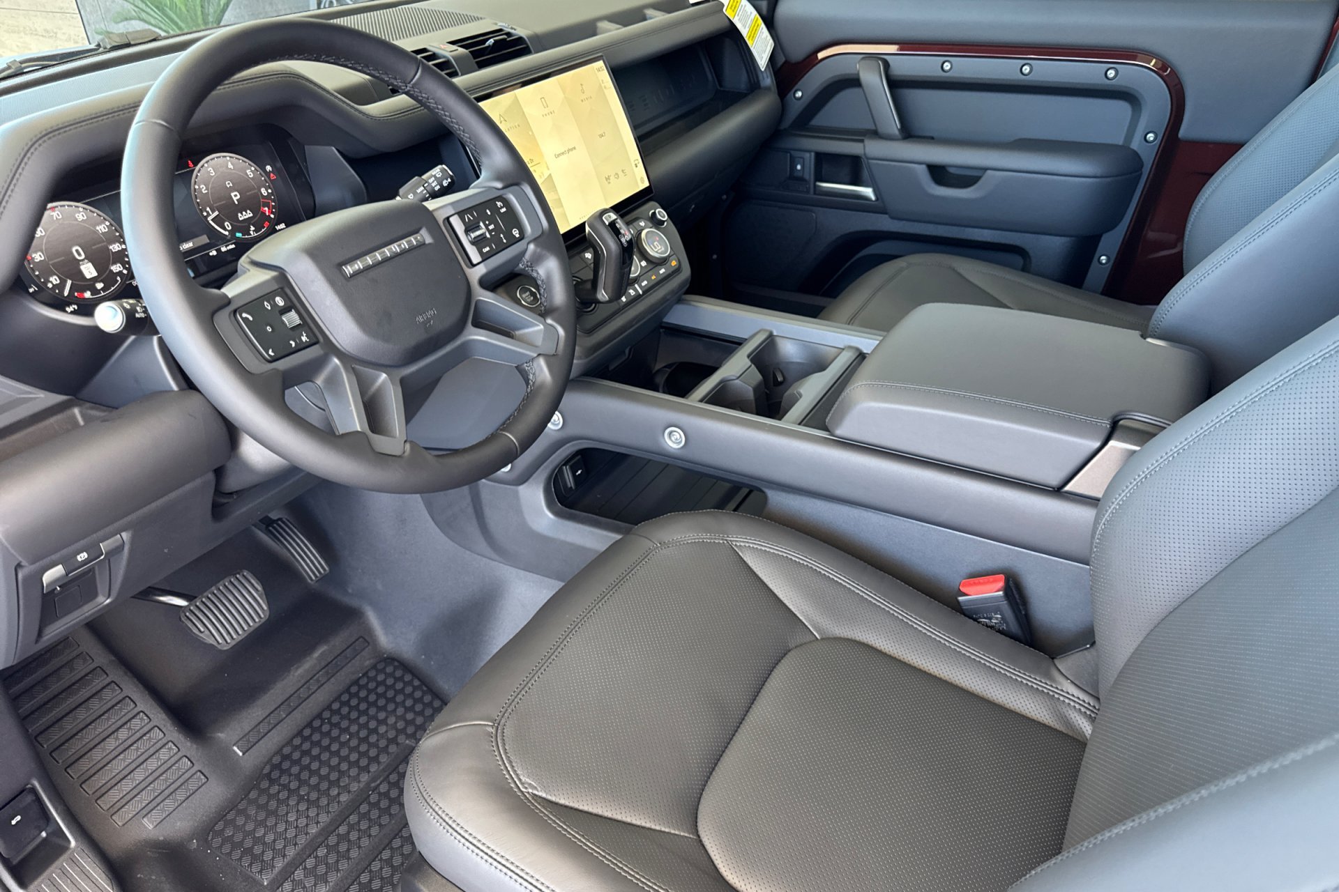 New 2026 Sedona Red Land Rover X-Dynamic SE image 13