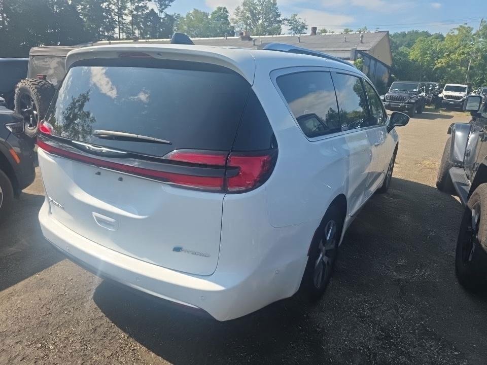 Used 2023 White Chrysler Hybrid Pinnacle image 3