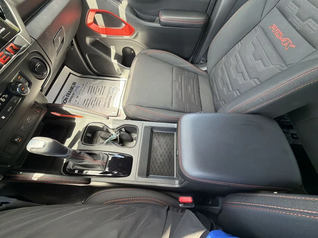 Used 2025 White Nissan PRO-4X image 28