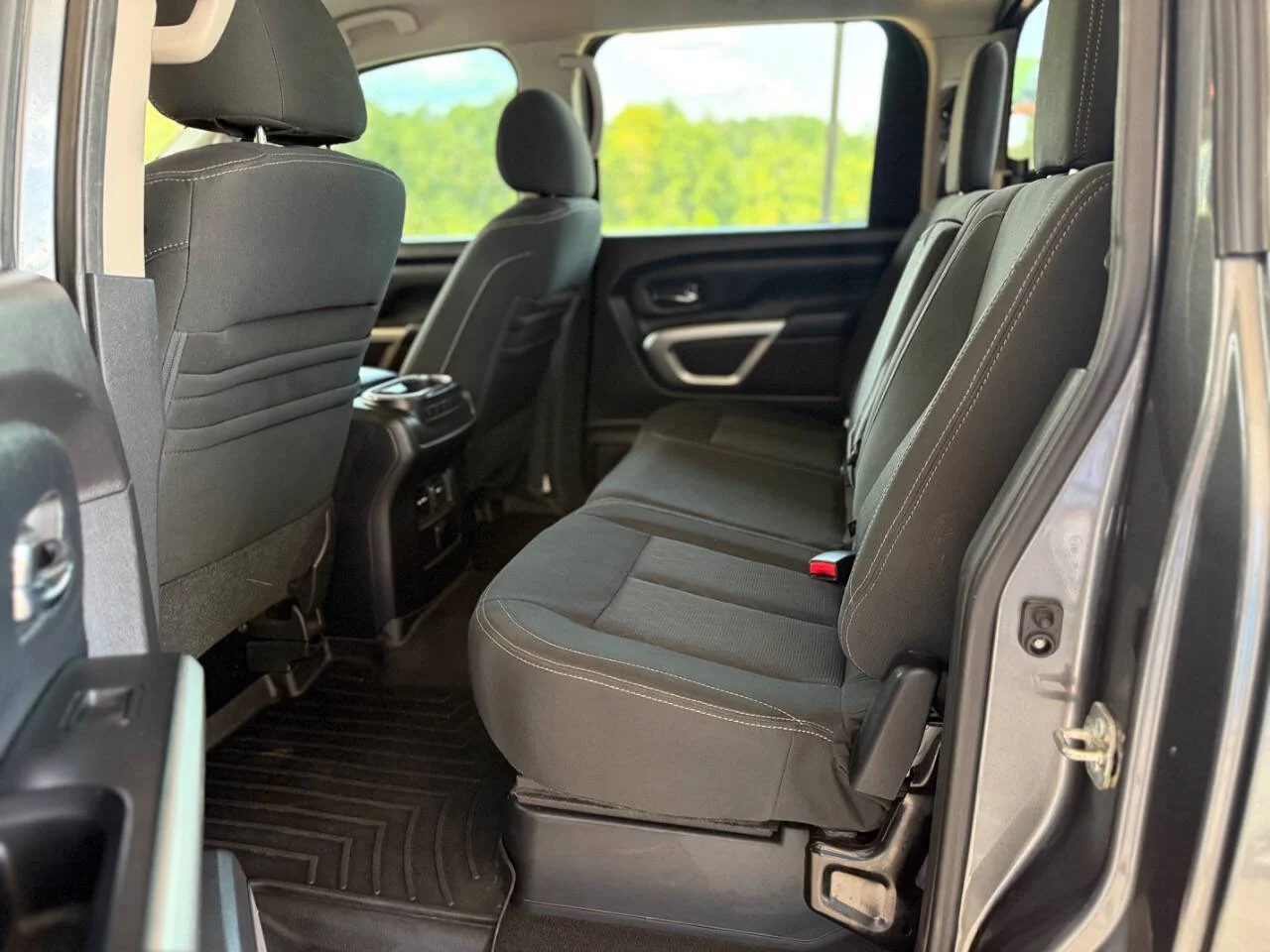 Used 2017 Gray Nissan SV 4x4 4dr Crew Cab image 23