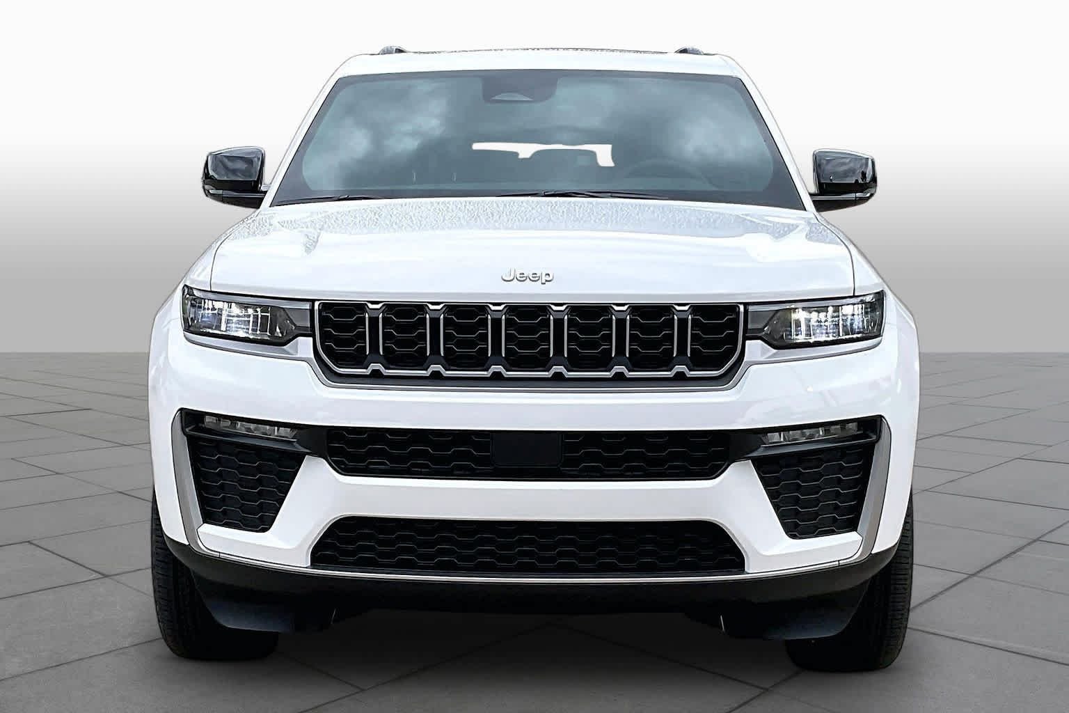 New 2026 Bright White Clear-Coat Exterior Paint Jeep Limited image 3