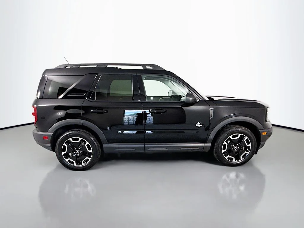 Used 2022 Shadow Black Ford Outer Banks image 8