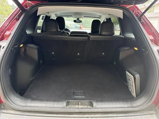 Used 2019 Velvet Red Pearlcoat Jeep Latitude Plus image 12