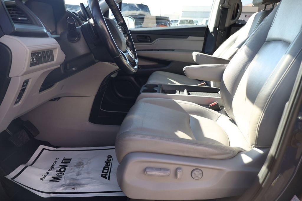 Used 2019 Obsidian Blue Pearl Honda EX-L image 11