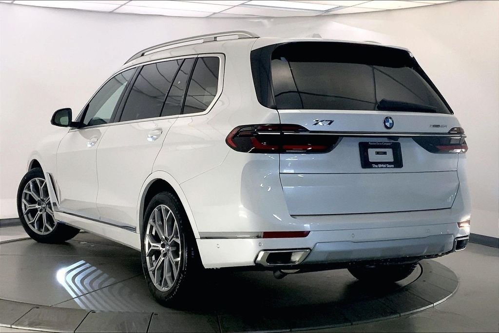Used 2027 Mineral White Metallic BMW  image 2