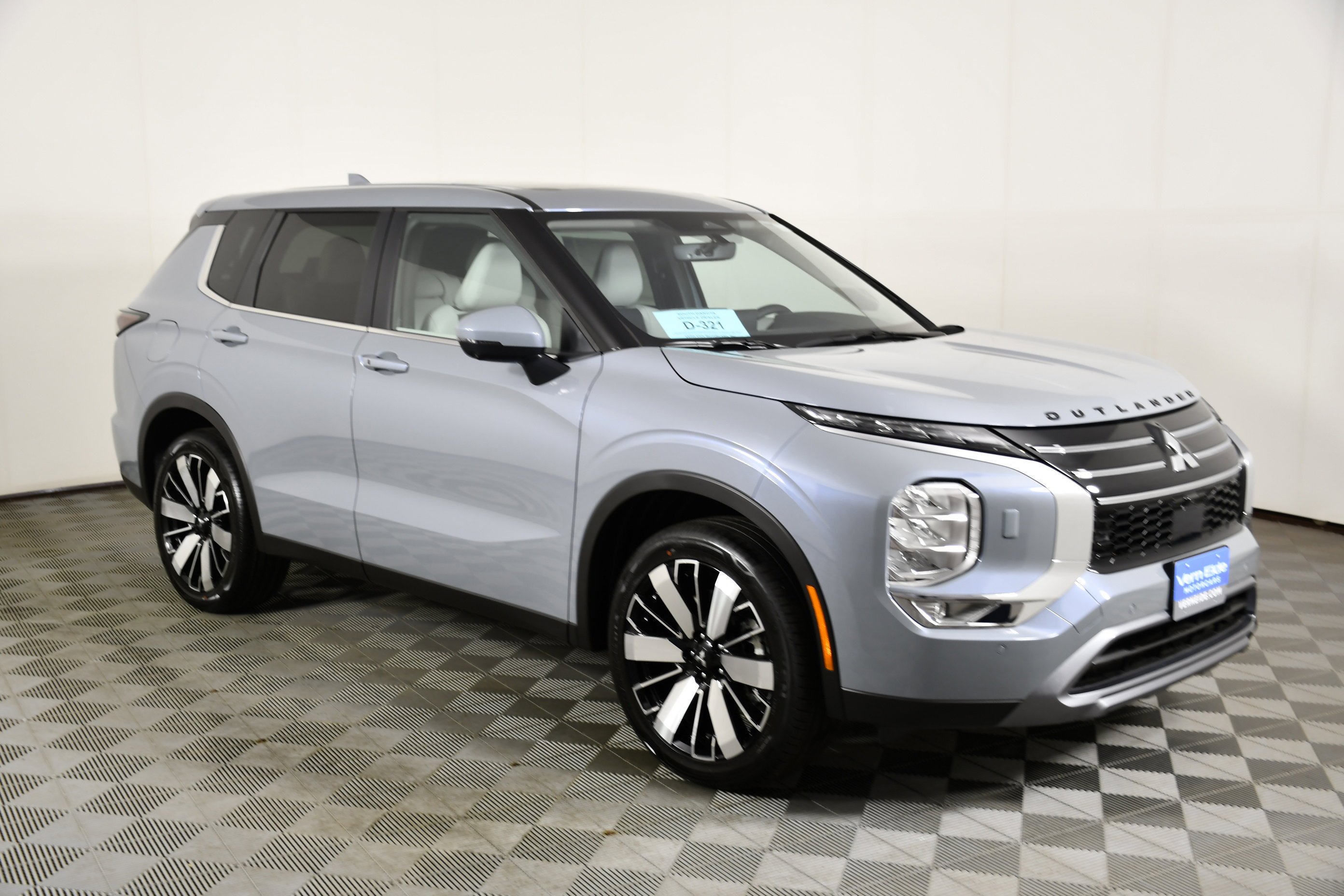 New 2026 Moonstone Gray Metallic Mitsubishi SE image 4