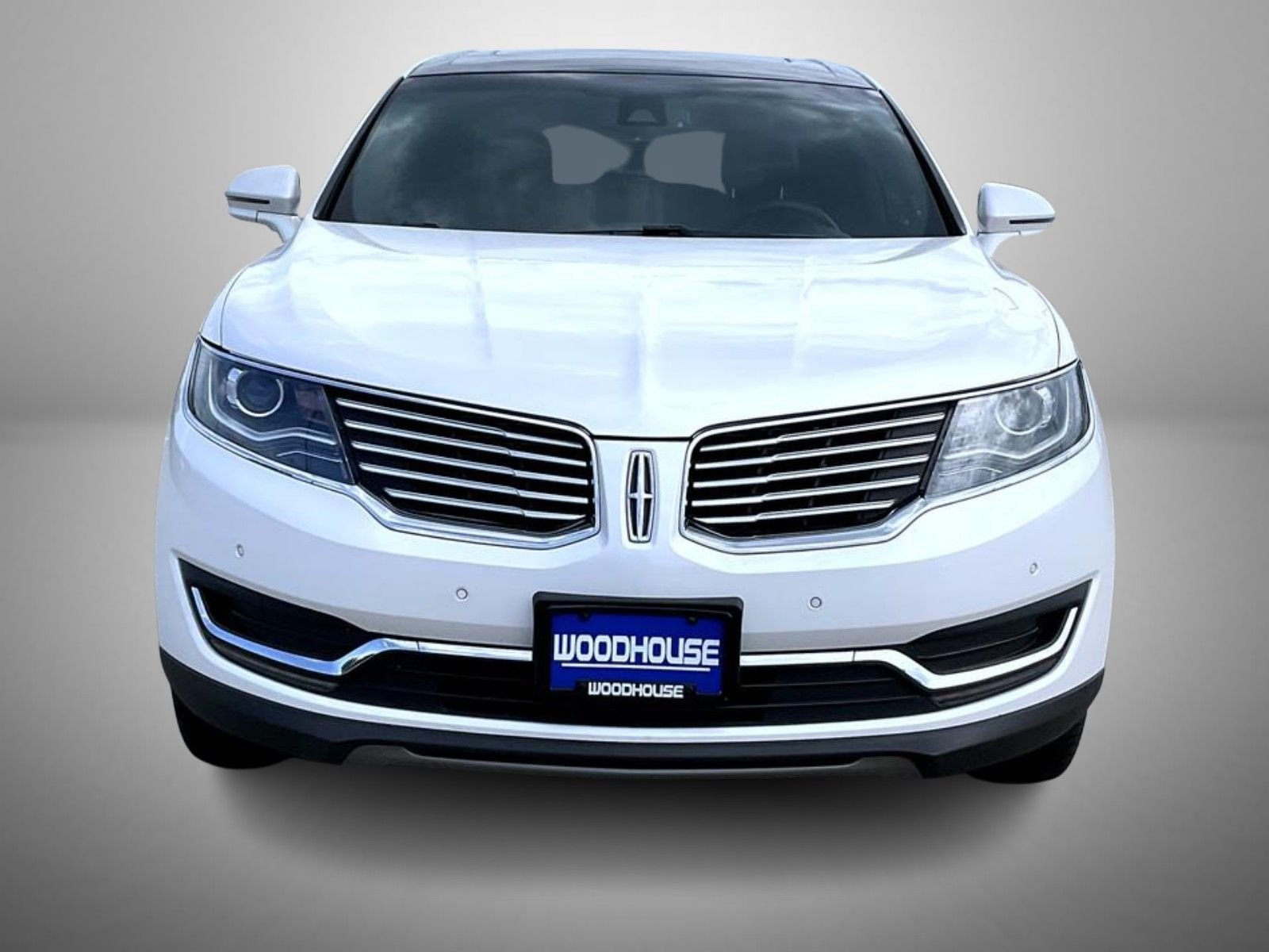 Used 2018 White Lincoln Reserve image 2