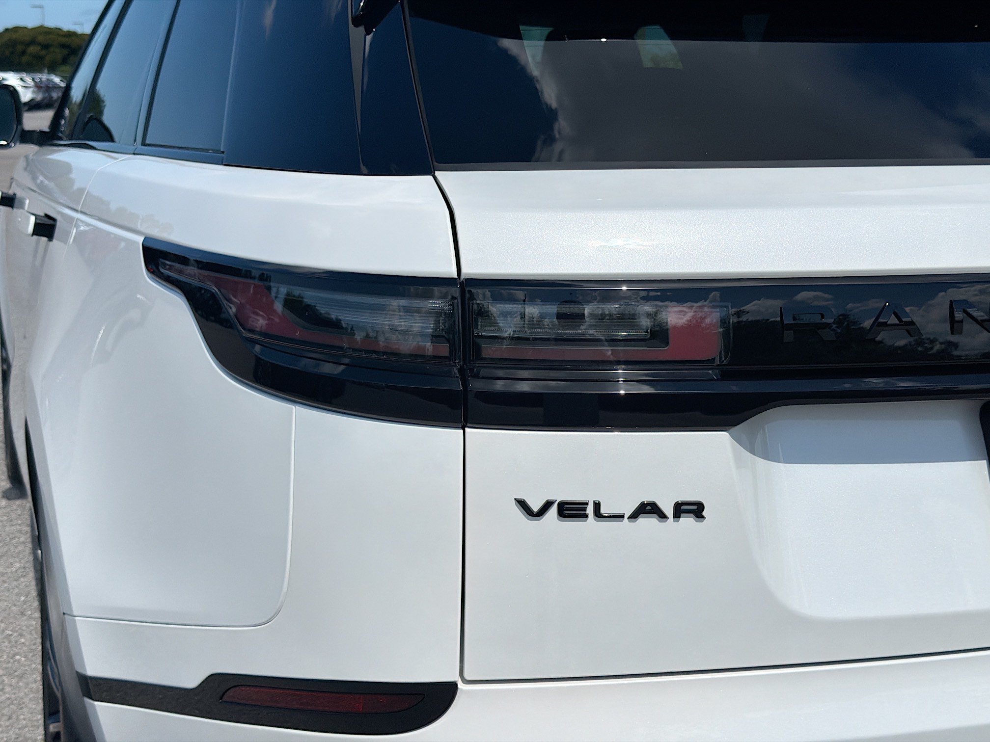 New 2026 Ostuni Pearl White Land Rover Belgravia Edition image 10