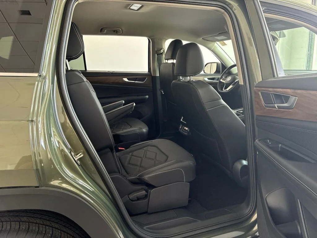 New 2026 Green Volkswagen 2.0T SE w/Technology image 28