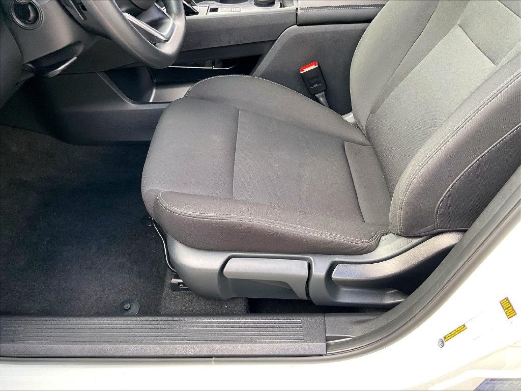 Used 2023 Glacier White Nissan S image 31